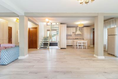 Casă individuală cu 5 camere cu Piscina în Central - 2