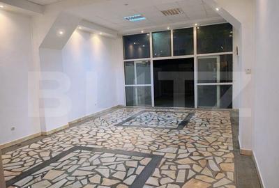Spațiu comercial, de 47 mp, în Central - 1