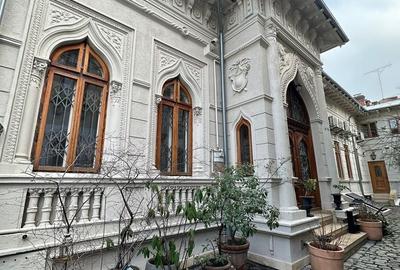 Casă individuală cu 10 camere cu Canalizare în P-ța Victoriei - 1