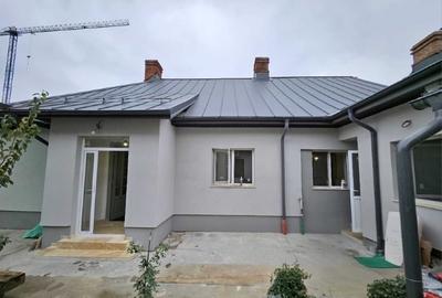 Închiriez casă la curte , ideal pentru amenajare  birou - 2