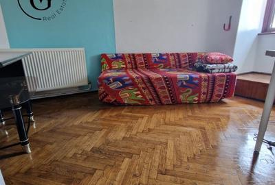 Apartament in vila - 5 camere -zona Parcul Carol