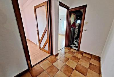 Apartament cu 3 camere decomandat în Narcisa - 11