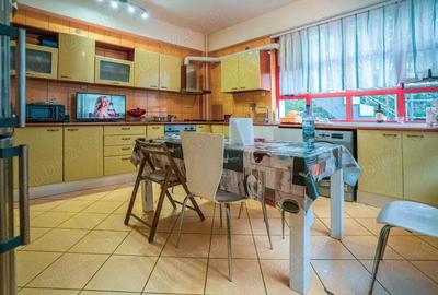 Casa de vanzare. 390000 negociabil - 2