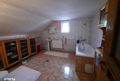 Casă cu 4 camere cu Teren 5500 Mp în Central - 12