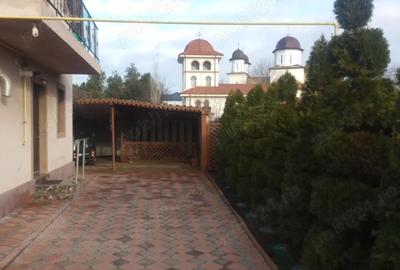 Casă cu Teren 400 Mp în Central - 2