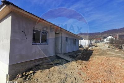 Casă cu 4 camere cu Teren 500 Mp în Central - 8