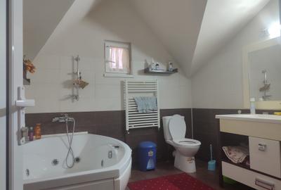Casă cu 5 camere cu Canalizare în Tătărași - 4