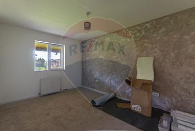 Casă individuală cu 11 camere cu Teren 1007 Mp în Stupini - 14