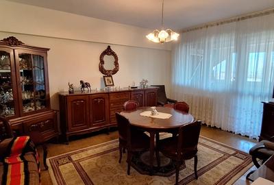 Apartament cu 4 camere decomandat în Pantelimon