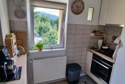 Apartament 3 camere, decomandat zona Tractorul - 1