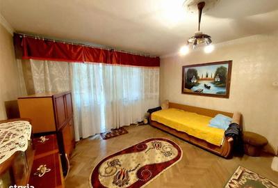 Apartament cu 3 camere semidecomandat în Micro 14