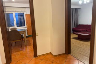 Oferim spre închiriere apartament cu 3 camere str Mircea - 7