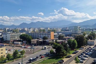 Apartament cu 4 camere decomandat, mobilat în Tractorul - 22