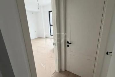 Apartament cu 3 camere semidecomandat în Central - 1