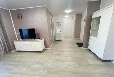 Apartament cu 2 camere decomandat în Tractorul