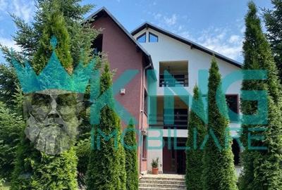 Casă individuală cu 9 camere în Câmpinița