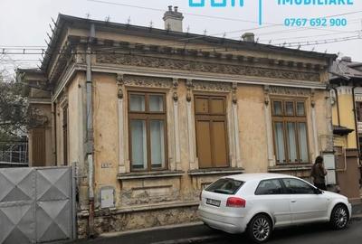 Casă cu 3 camere cu Canalizare în Central - 2