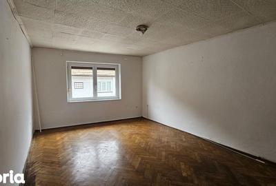 Casă cu 3 camere cu Teren 130 Mp în Central - 1