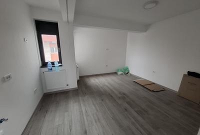 Casă individuală cu 14 camere cu Canalizare în Apărătorii Patriei - 31