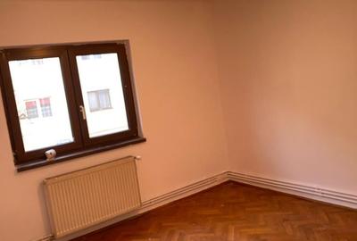 Apartament cu 3 camere decomandat în Răcădău - 2