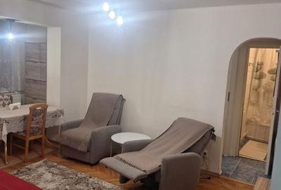 Apartament cu 3 camere semidecomandat în Central - 1