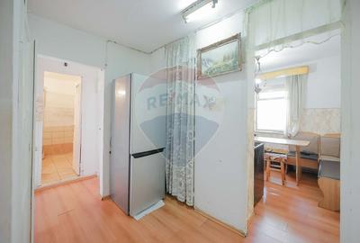De vanzare apartament cu 2 camere in zona Rogerius, str Milcovului - 16