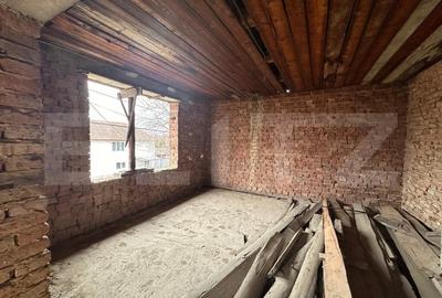 Casa la rosu cu 7 camere, 2 bai, 1 bucatarie. - 9