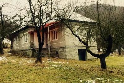 Casa la ?ara cu teren , zona lini?tita - 5