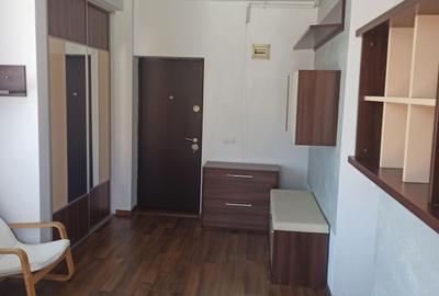 Apartament cu 3 camere decomandat în Florești