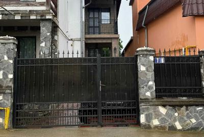 Casă cu 4 camere în Păulești
