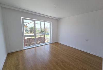 Vila -  4 camere - 3 bai - apa curenta- incalzire pardoseala- str asfaltata - 5