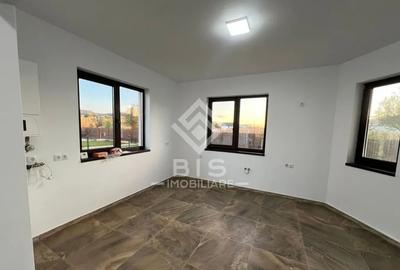 Casă cu 4 camere cu Teren 700 Mp în Unirea - 9