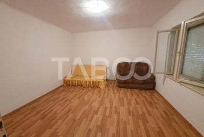 Teren intravilan 1500 mp - parcelabil - utilitati - Front 30 m - 15