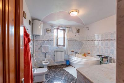 Casă cu 7 camere cu Teren 1020 Mp în Vest - 25