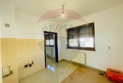 Casă cu 6 camere cu Teren 500 Mp în Calea Dumbrăvii - 5