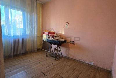 Apartament cu 3 camere decomandat în Dacia - 2