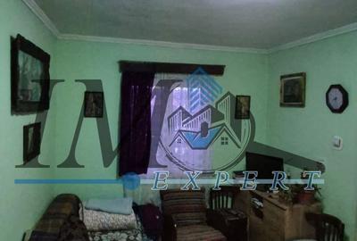 Casă cu 4 camere cu Teren 1000 Mp în Central - 2