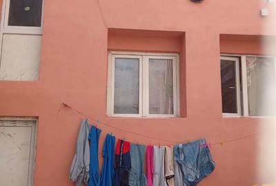 De vanzare casa la curte comuna pe str Oltului nr 22 - 1