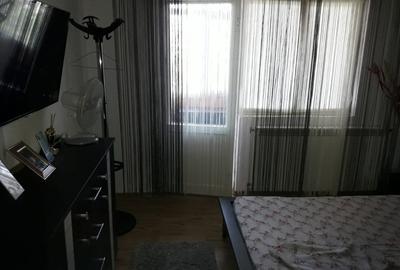Apartament cu 3 camere decomandat în Faleza Nord