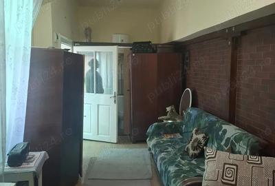 Garsoniera Centru Stradal Toate Utilitatile Bucatarie Separata Pivnita Parcare 2 parcele de gradina - 1