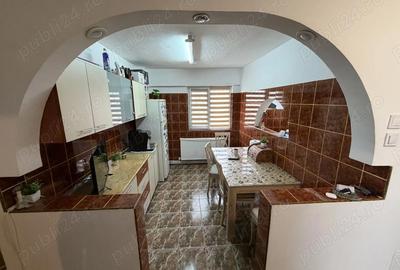 Apartament cu 3 camere decomandat în Alexandriei - 5