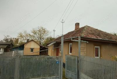 Casă cu 4 camere cu Teren 1500 Mp în Parepa-Rușani - 1