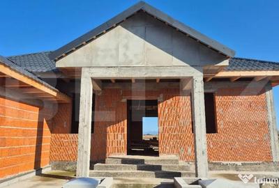 Casă cu 4 camere cu Teren 715 Mp în Mărtinești - 8