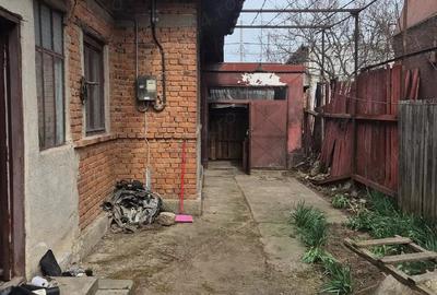 Casă cu Teren 240 Mp în Central - 1