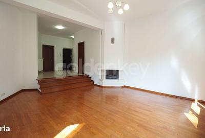 Casă cu 7 camere cu Teren 280 Mp în Central - 2