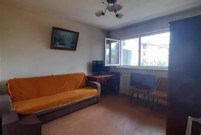 Apartament cu 3 camere semidecomandat în Mihai Bravu