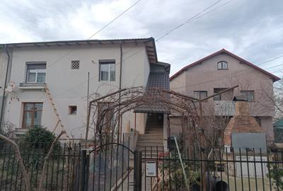 Apartament cu 3 camere decomandat în Teilor