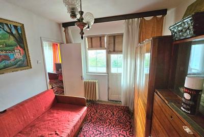 Apartament cu 3 camere semidecomandat în Moroasa 1 - 2