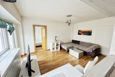 Apartament cu 3 camere semidecomandat, mobilat în P-ța Dorobanți