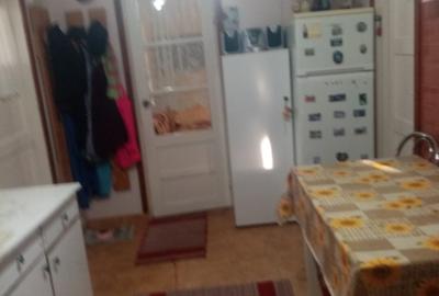 Vand casa in sat Moisa,la 30km de TG-M,cu 2 camere,mobilat si utilat,teren 26 ar - 7